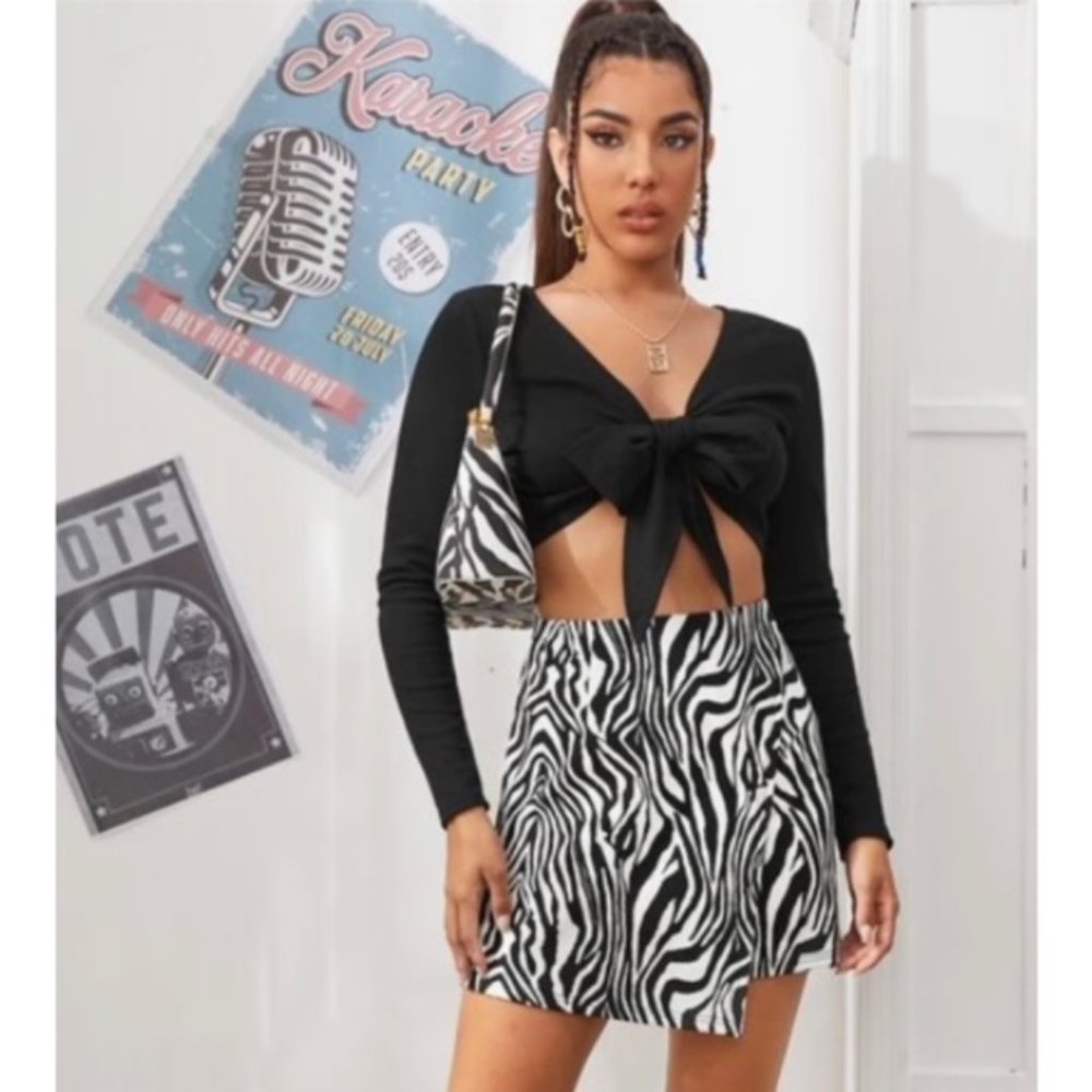 Long Sleeve Tie Front Crop Top